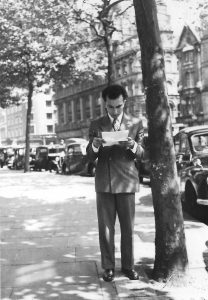 Alberto de Lacerda reading a letter, Sloane Square, 1952