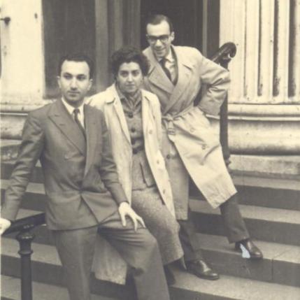 With Maria Fernanda and José-Augusto França, National Gallery, 1952